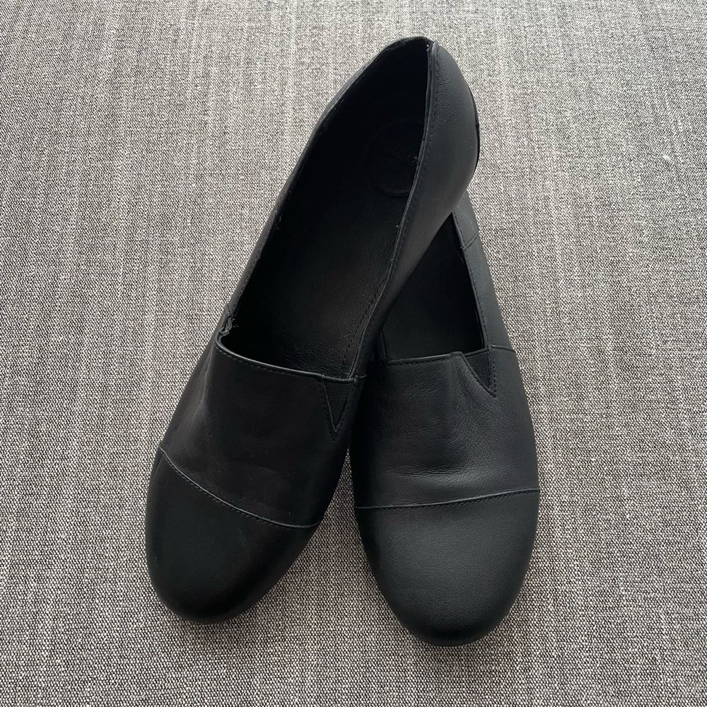 Penner real authentic leather flats, never worn, size 8